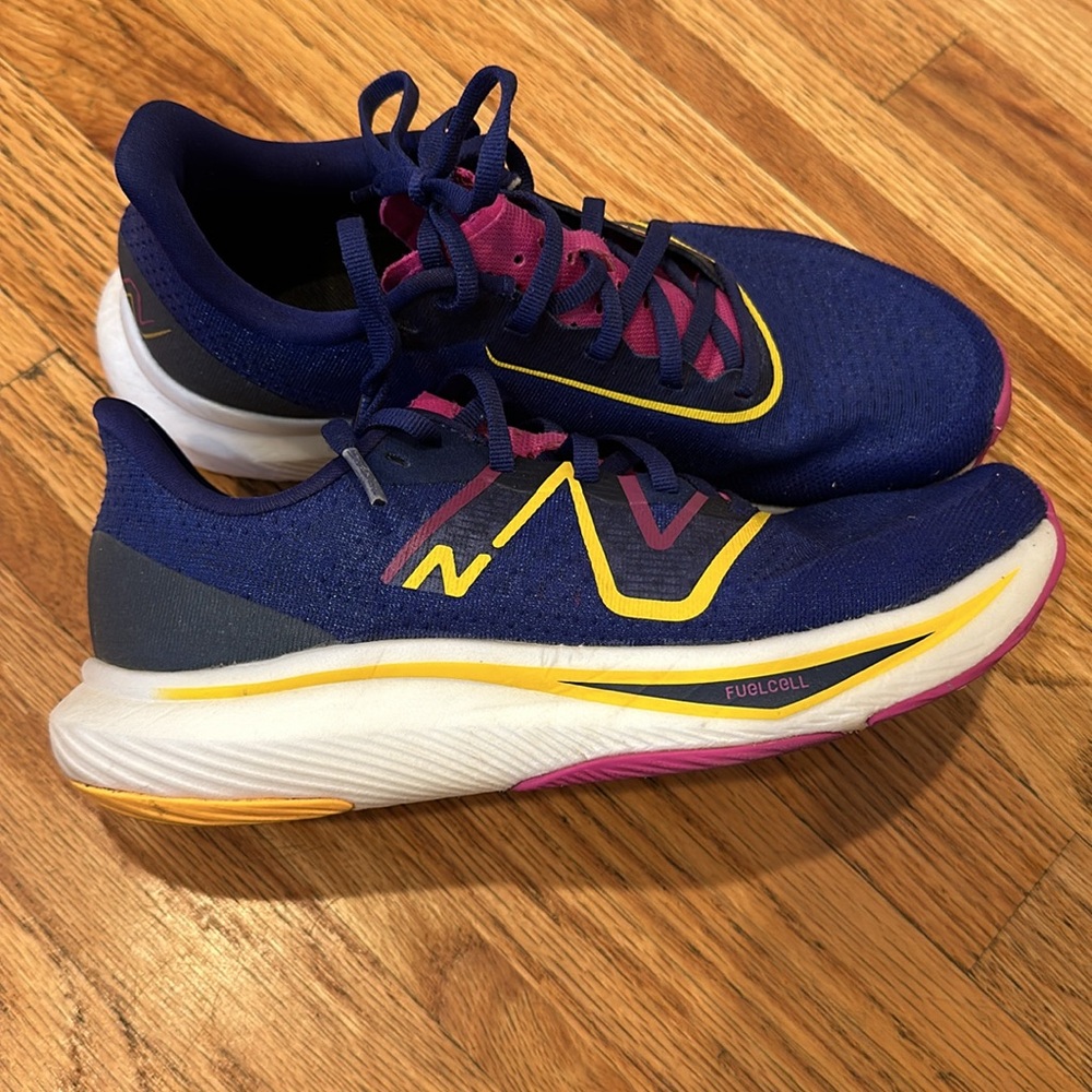 New Balance Fuelcell Rebel v3 size 8.5W.